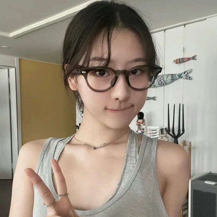 看她轻轻的飞起